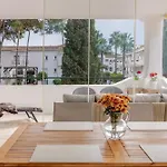 شقة Elegant Marbella Apartment, 5-pool Oasis, Sunlit Terrace, Garage