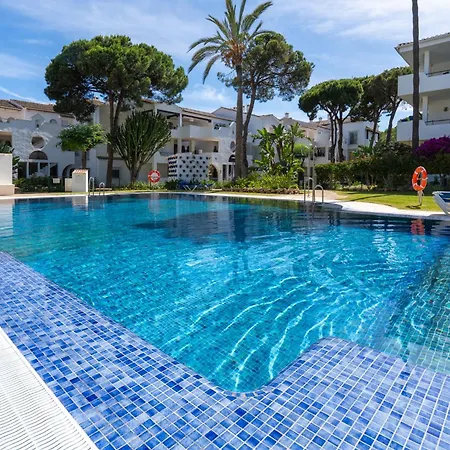 Elegant Marbella Apartment, 5-pool Oasis, Sunlit Terrace, Garage * Estepona