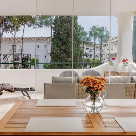 Apartman Elegant Marbella Apartment, 5-pool Oasis, Sunlit Terrace, Garage