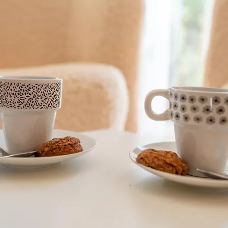 Elegant Marbella Apartment, 5-pool Oasis, Sunlit Terrace, Garage Appartement *