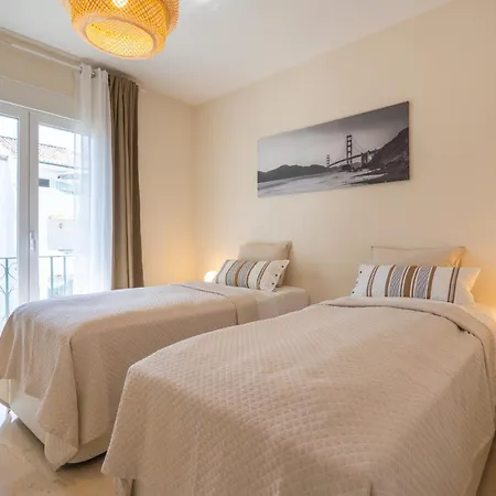 Elegant Marbella Apartment, 5-pool Oasis, Sunlit Terrace, Garage
