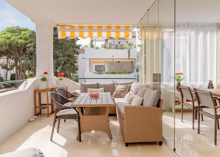 Elegant Marbella Apartment, 5-pool Oasis, Sunlit Terrace, Garage * Estepona