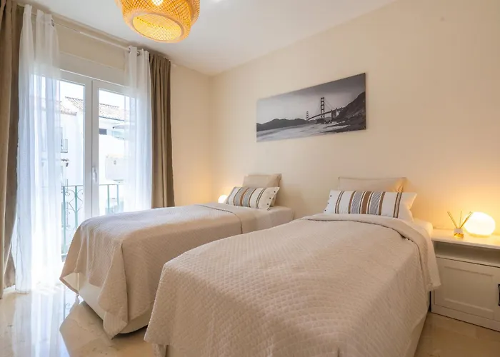 Elegant Marbella Apartment, 5-pool Oasis, Sunlit Terrace, Garage