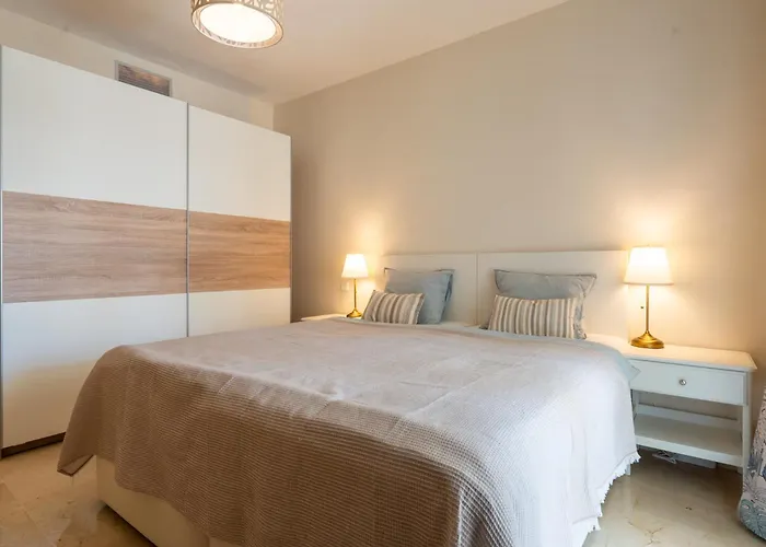 Elegant Marbella Apartment, 5-pool Oasis, Sunlit Terrace, Garage