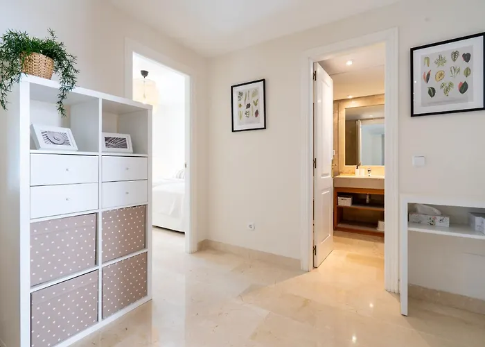 Elegant Marbella Apartment, 5-pool Oasis, Sunlit Terrace, Garage * Estepona