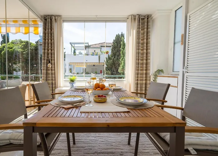 Apartamento Elegant Marbella Apartment, 5-pool Oasis, Sunlit Terrace, Garage *