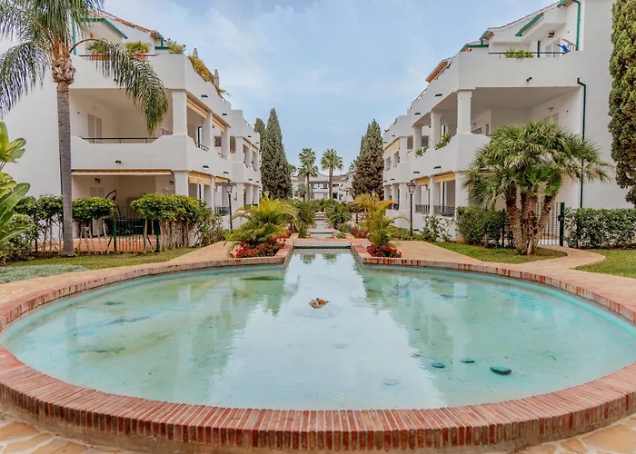 Elegant Marbella Apartment, 5-pool Oasis, Sunlit Terrace, Garage * Estepona