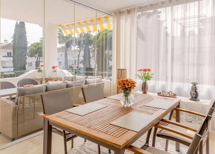 Elegant Marbella Apartment, 5-pool Oasis, Sunlit Terrace, Garage *