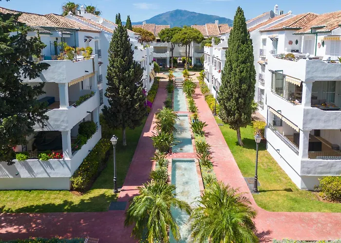 Elegant Marbella Apartment, 5-pool Oasis, Sunlit Terrace, Garage Apartment *