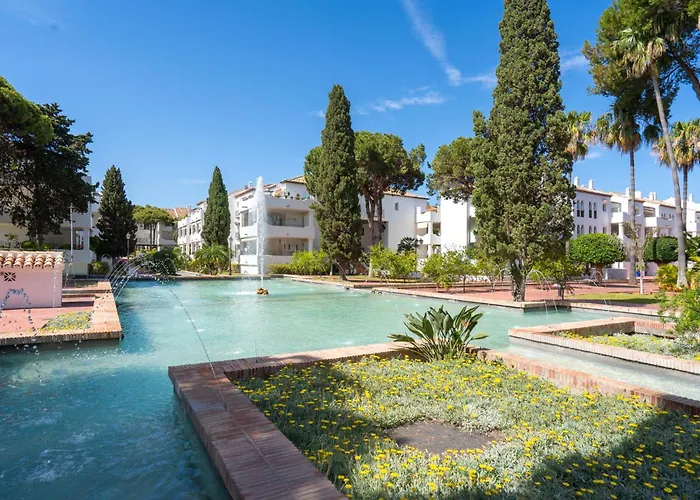 Elegant Marbella Apartment, 5-pool Oasis, Sunlit Terrace, Garage