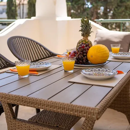 Elegant Marbella Apartment, 5-pool Oasis, Sunlit Terrace, Garage Estepona