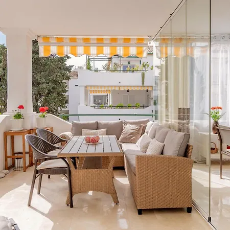 Elegant Marbella Apartment, 5-pool Oasis, Sunlit Terrace, Garage * Estepona