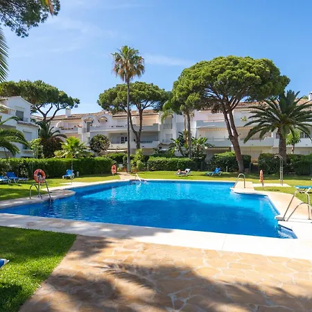 Elegant Marbella Apartment, 5-pool Oasis, Sunlit Terrace, Garage
