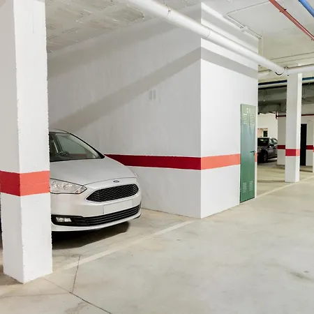 Apartamento Elegant Marbella Apartment, 5-pool Oasis, Sunlit Terrace, Garage *