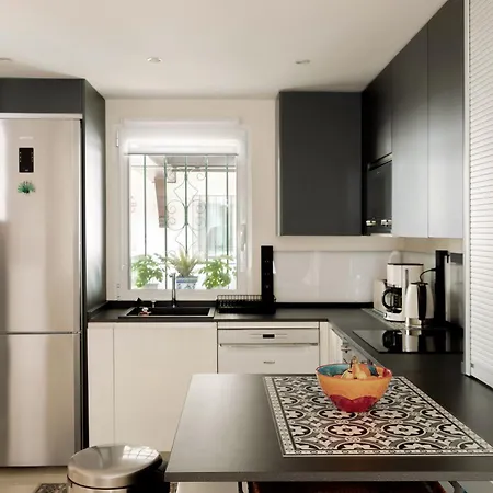 Elegant Marbella Apartment, 5-pool Oasis, Sunlit Terrace, Garage * Estepona