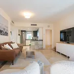 Elegant Marbella Apartment, 5-pool Oasis, Sunlit Terrace, Garage Apartment Estepona