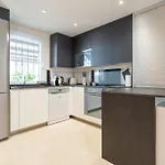 Apartment Elegant Marbella Apartment, 5-pool Oasis, Sunlit Terrace, Garage Estepona