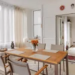 Elegant Marbella Apartment, 5-pool Oasis, Sunlit Terrace, Garage