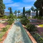 Elegant Marbella Apartment, 5-pool Oasis, Sunlit Terrace, Garage Apartment Estepona