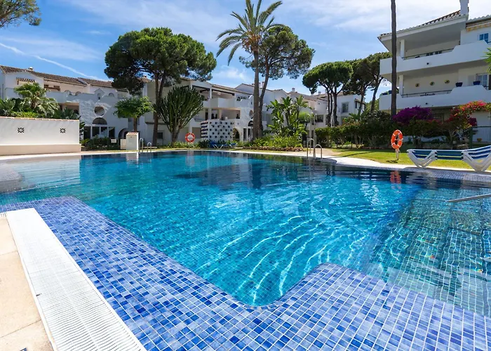 Elegant Marbella Apartment, 5-pool Oasis, Sunlit Terrace, Garage * Estepona