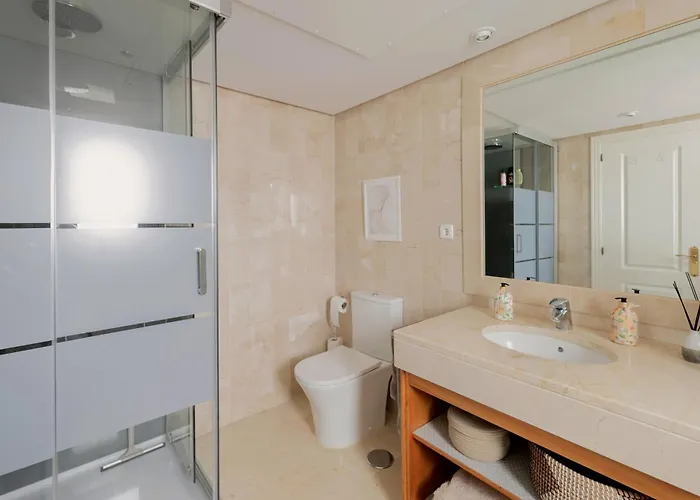 Appartement Elegant Marbella Apartment, 5-pool Oasis, Sunlit Terrace, Garage