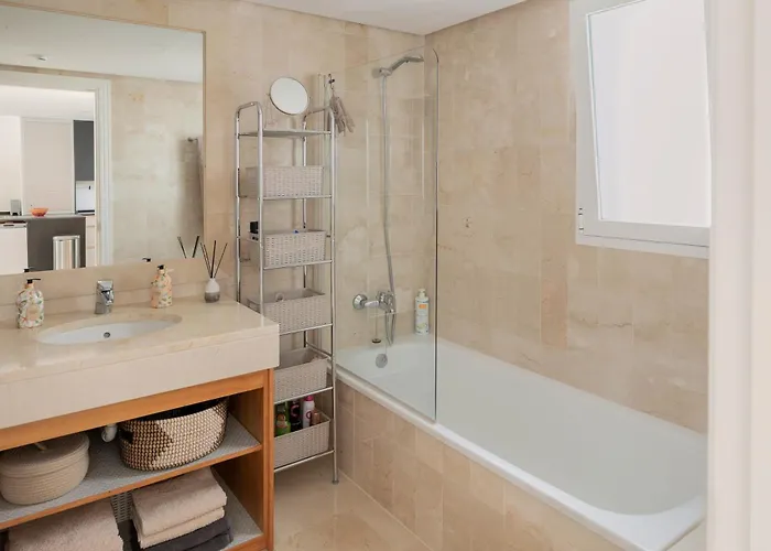 Elegant Marbella Apartment, 5-pool Oasis, Sunlit Terrace, Garage * Estepona