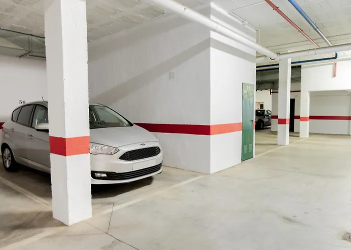 Appartement Elegant Marbella Apartment, 5-pool Oasis, Sunlit Terrace, Garage *